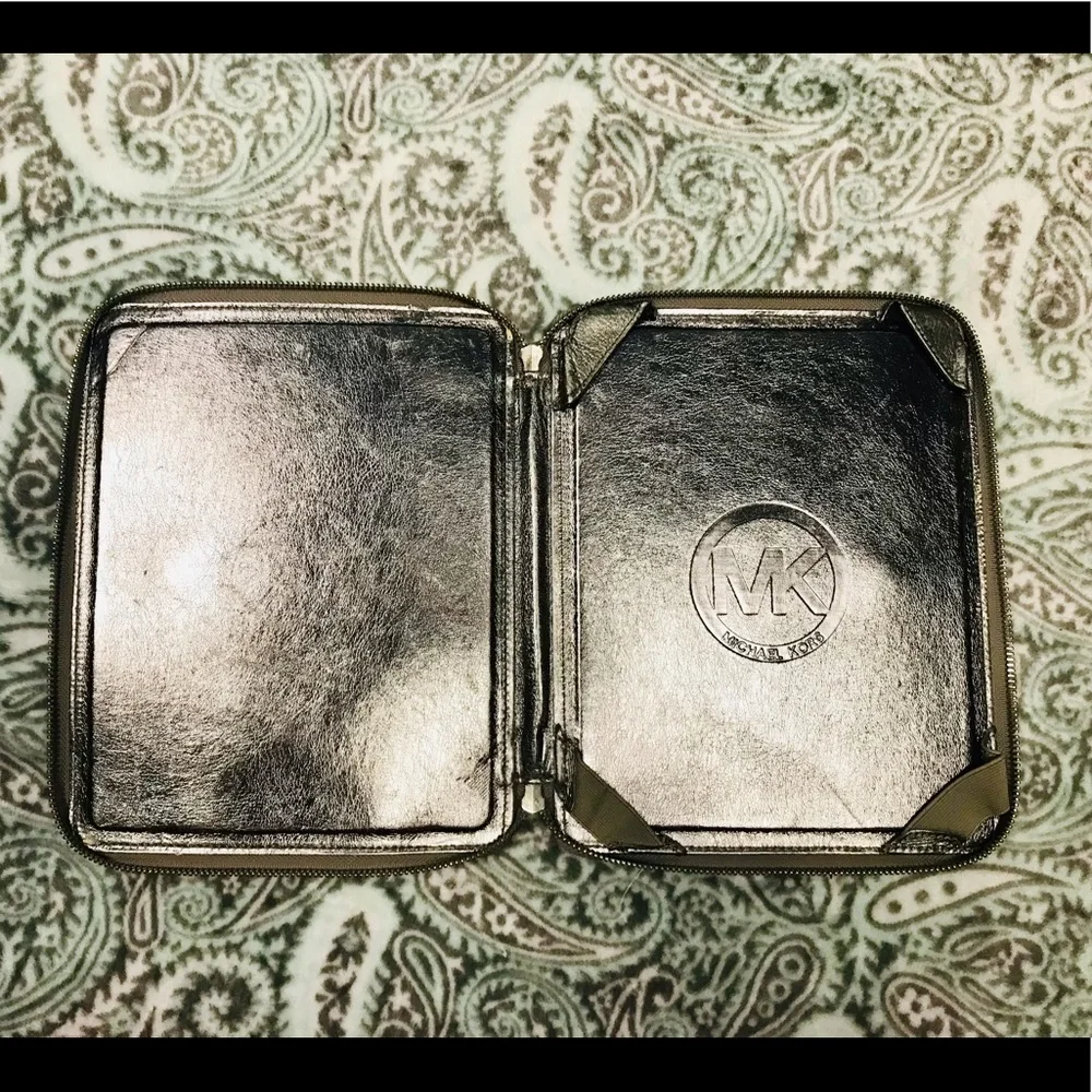 MICHAEL KORS Silver Tablet Folio Case